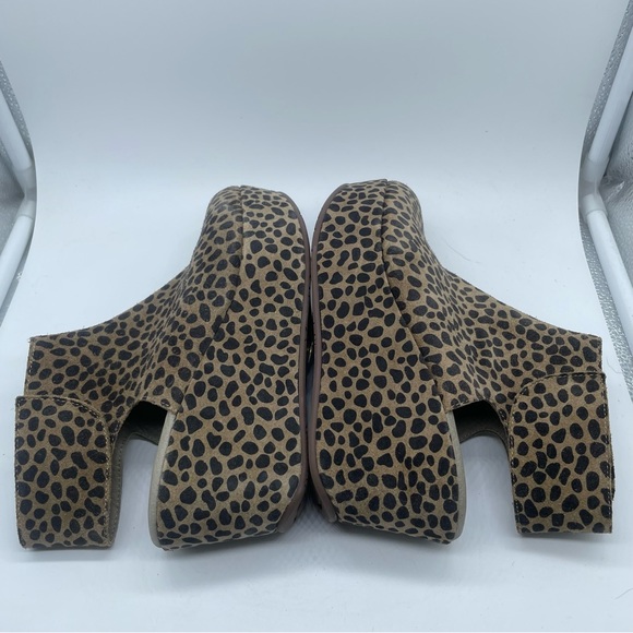 Chocolat Blu Tan and Black Wedge Shoes - Picture 6 of 11